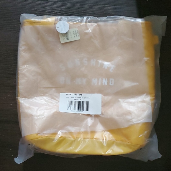 LAST ONE! NWT VICTORIA'S SECRET PINK COOLER TOTE - Picture 2 of 2